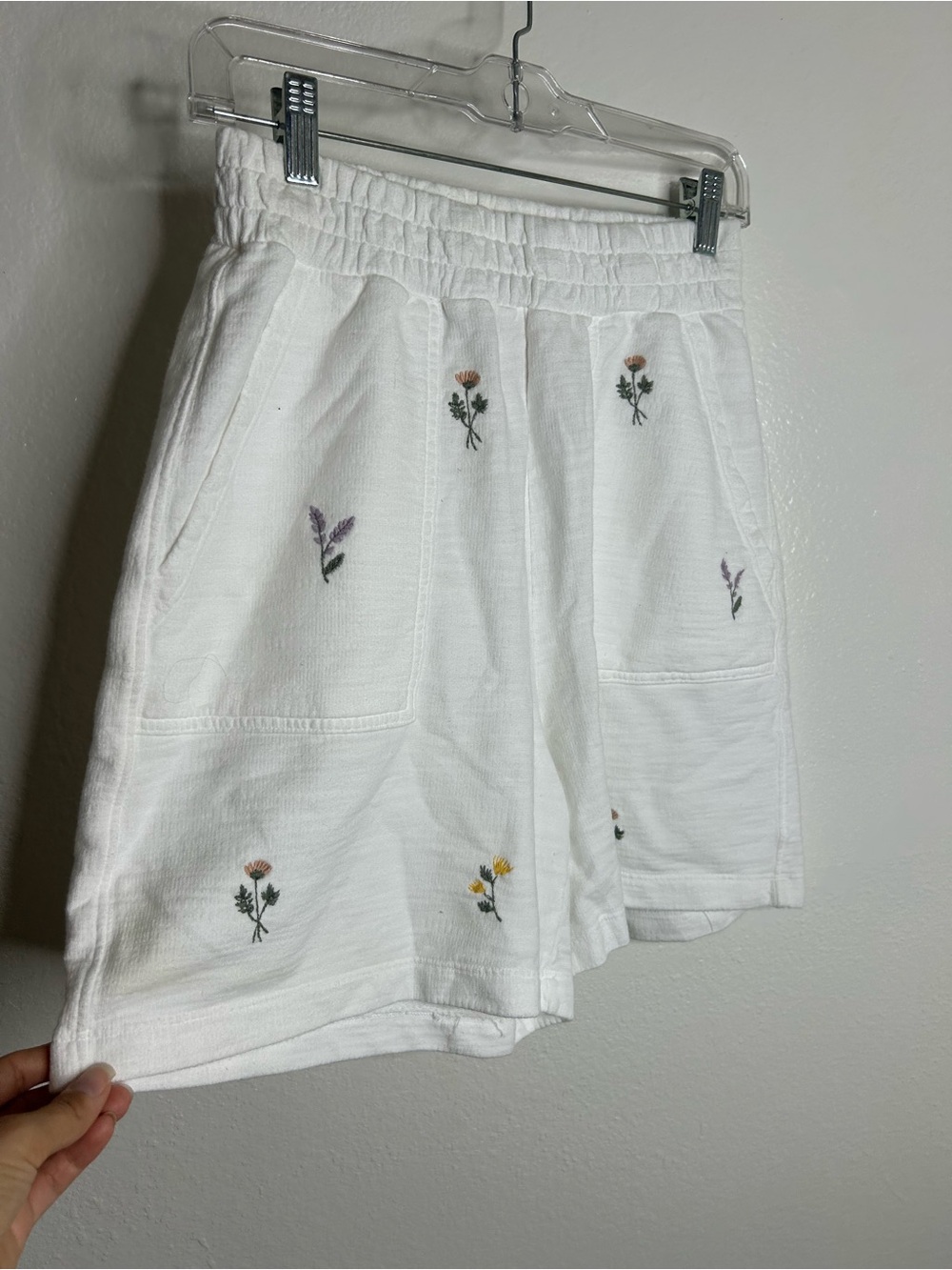 AG 100% Cotton White Floral Embroidered Pull on Shorts Size Small